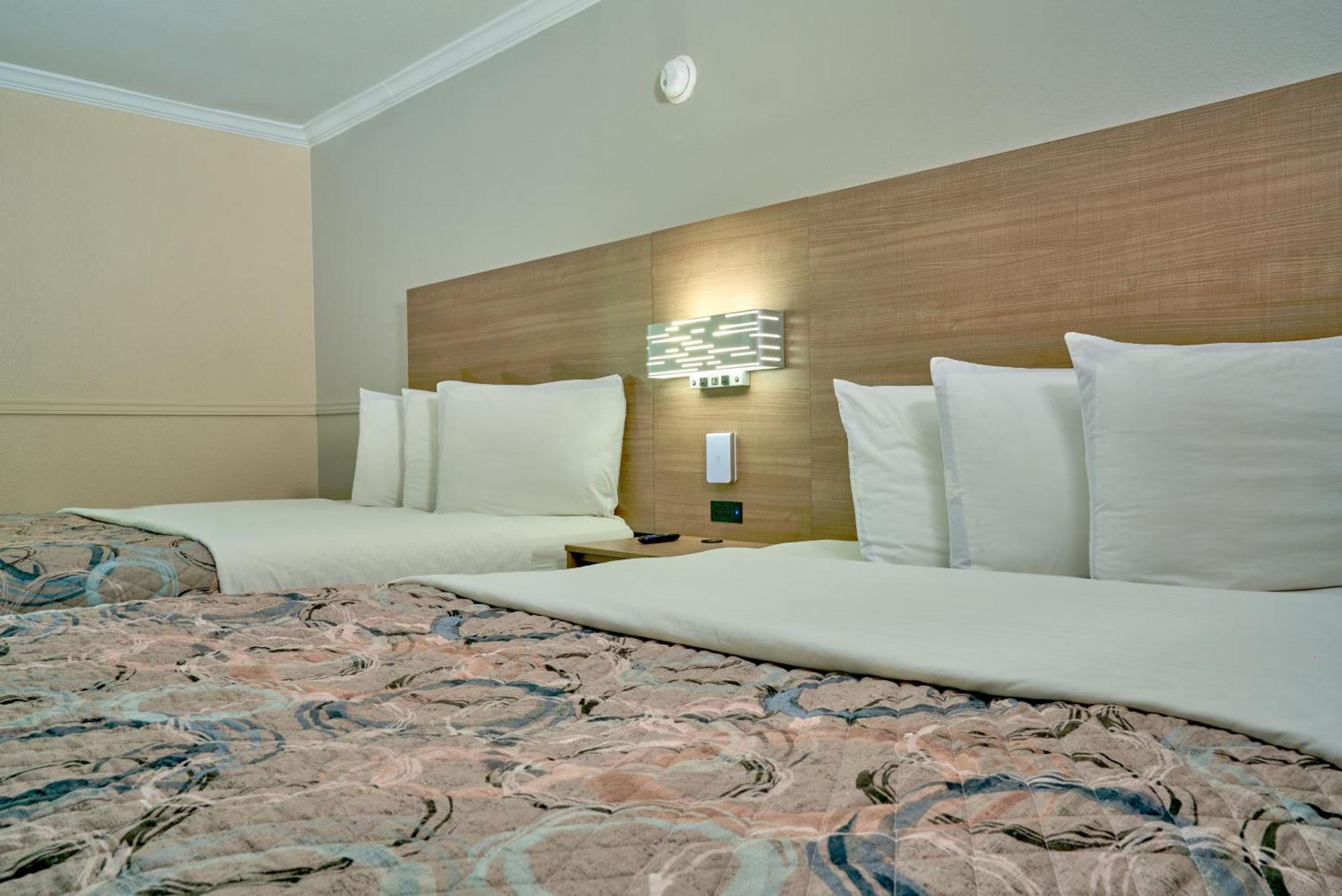 Family Garden Inn & Suites Laredo Ngoại thất bức ảnh